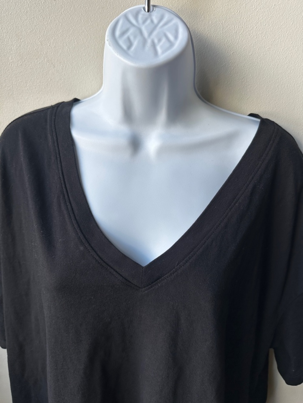 Old Navy Black Vintage Cotton V-Neck
 Short Sleeve Tee Plus Size, XXL - Picture 4 of 10
